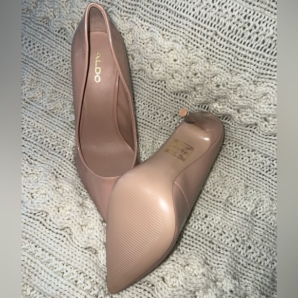 Aldo Stessy Nude Pump High Heels, size 6, brand new w/ slight scratch. - Picture 2 of 4
